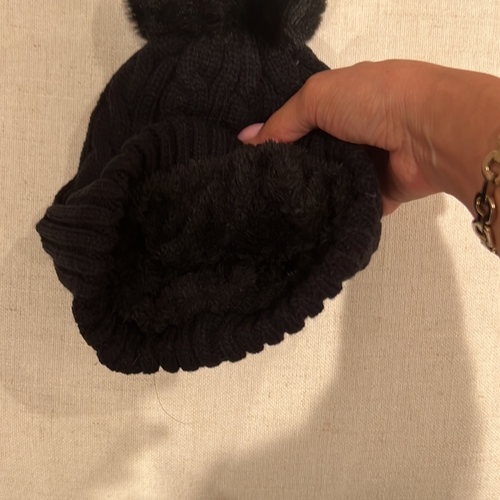 UGG hat and infinity scarf - Picture 2 of 5